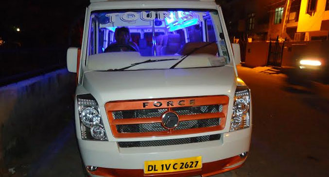 14 Seater Tempo Traveller